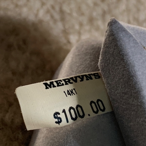 14K Gold Cross Pendant – 15/16 high by 9/16 wide - Picture 6 of 7